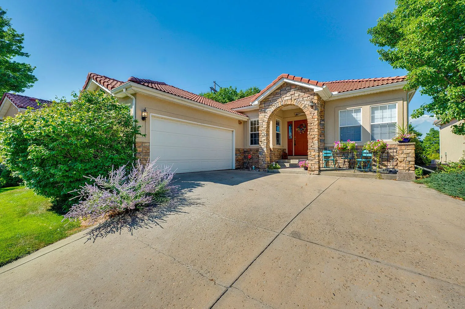 3 bed, 3.0 bath, 3046 sqft, $3,353 — Photo 3