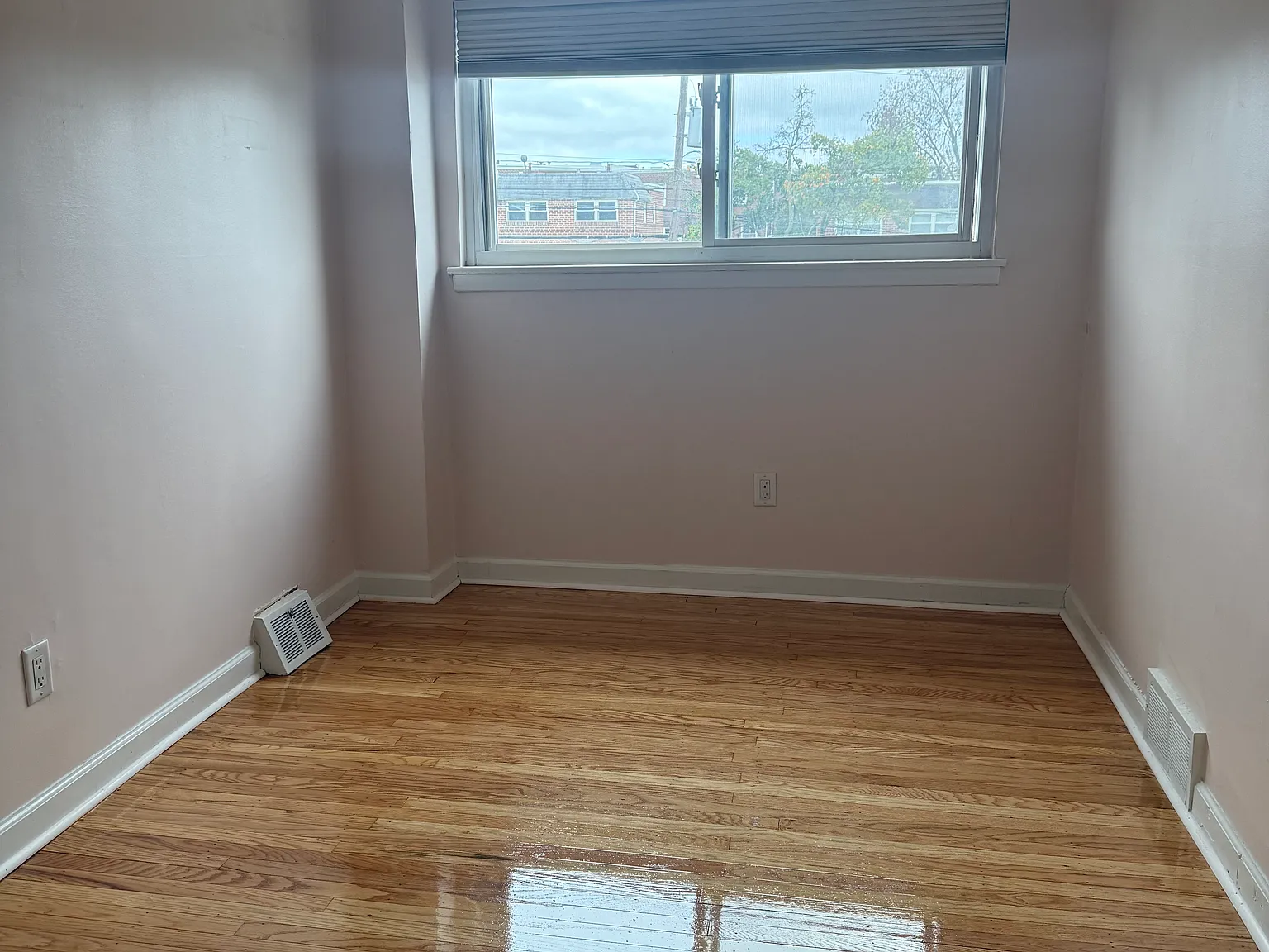 3 bed, 1368 sqft, $2,200 — Photo 2