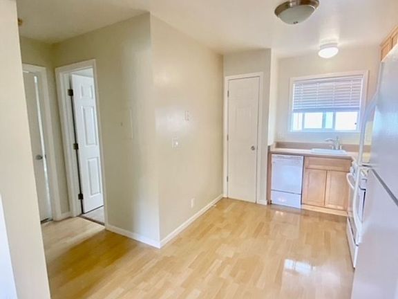 4th image of 841 Sweetser Ave Unit 6