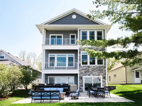 N27W27112 Woodland DRIVE, Pewaukee, WI 53072