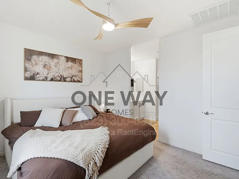11253 E Ulysses Ave — Photo 16