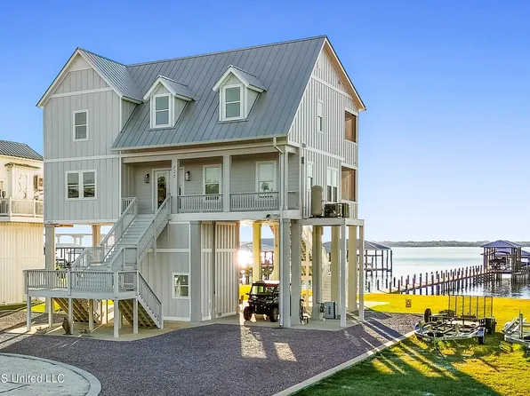 527 Sandy Hook Dr, Pass Christian, MS 39571