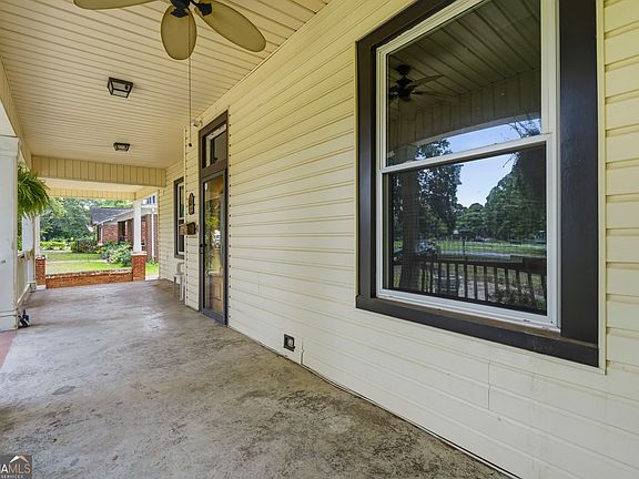 4th image of 202 Everett Sq