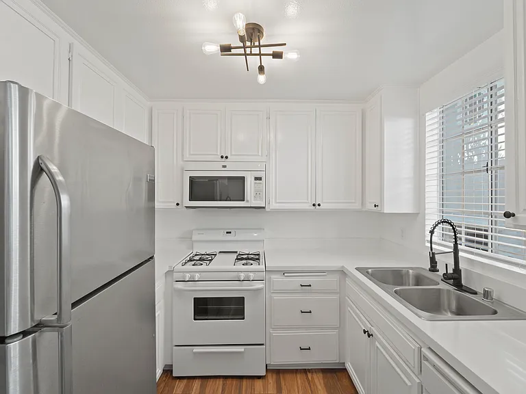 10615 Woodbridge St #103 — Photo 4