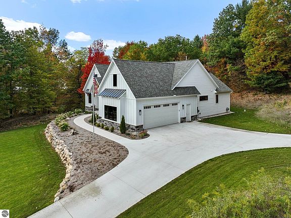 2nd image of 8040 S Skye Hill Dr