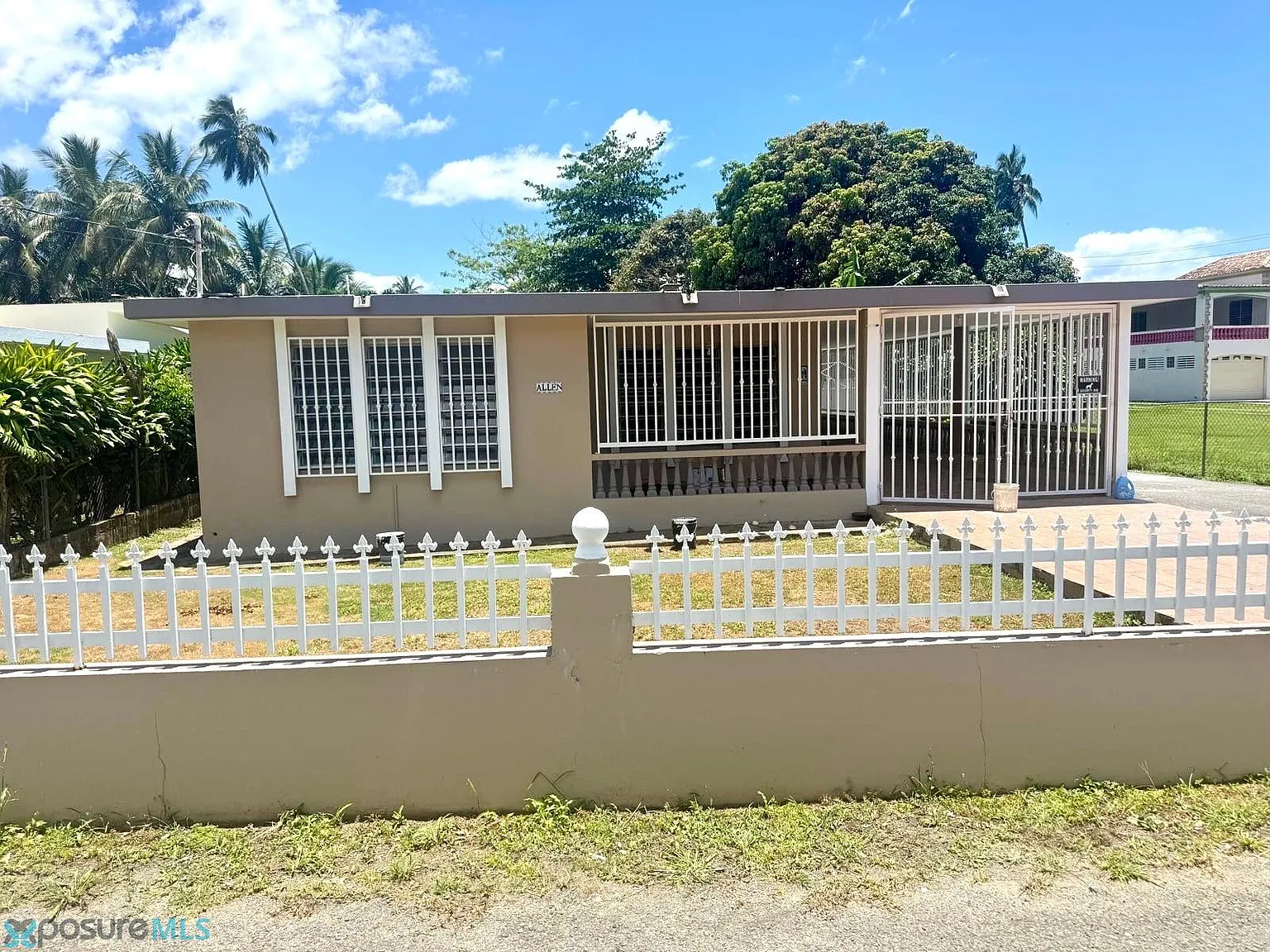 3 bed, 1.0 bath, 1200 sqft, $1,200 — Photo 1