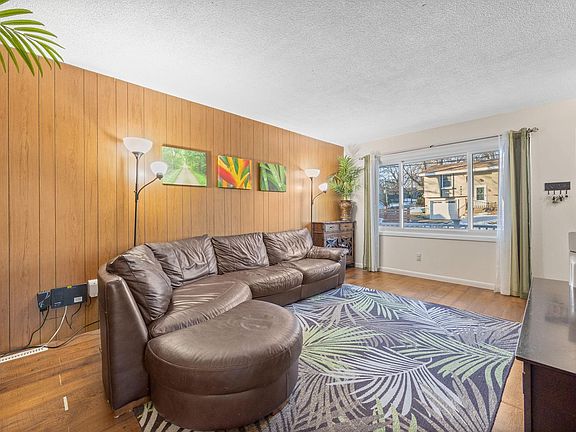 3rd image of 4933 Drummond Rd