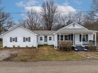 7909 Warwick Ln, Corryton, TN 37721