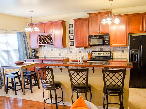 Custom cabinets & granite