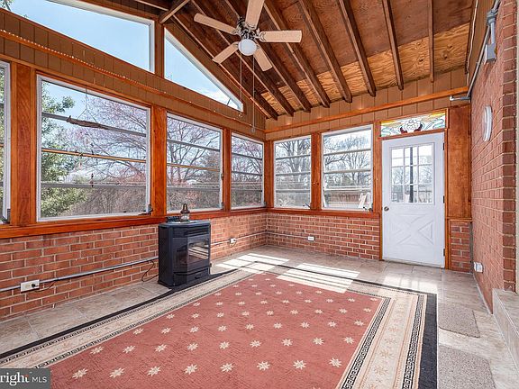 3rd image of 7029 Long View Rd SE