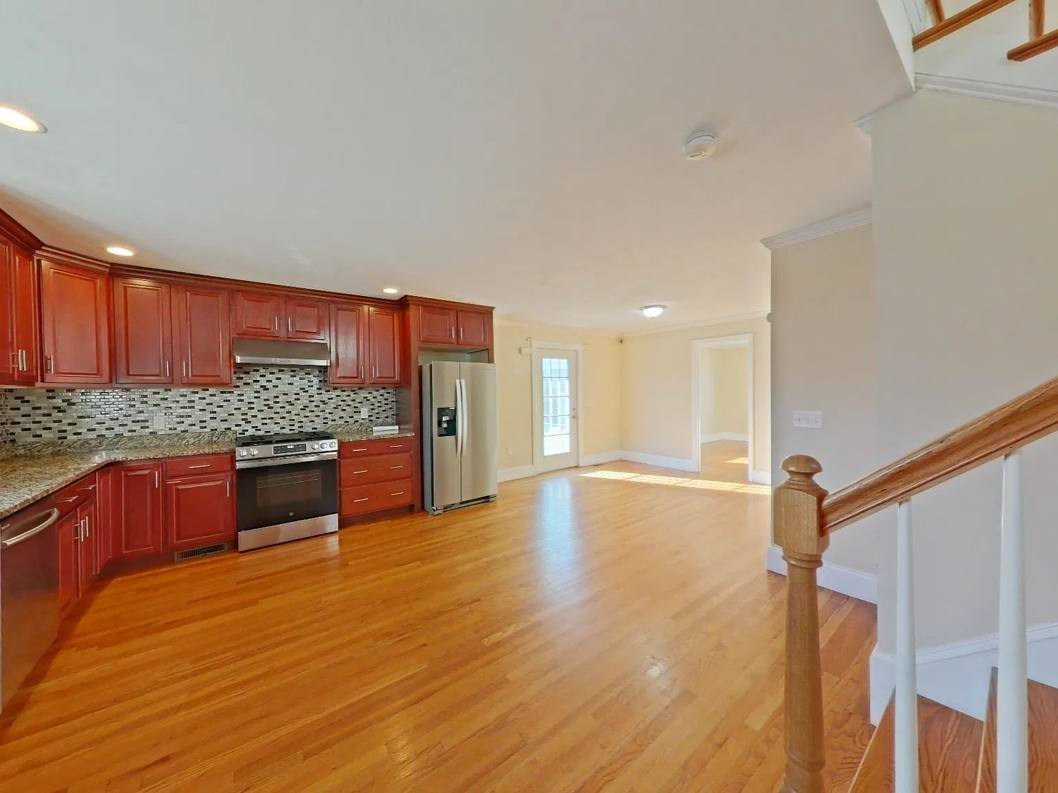 4 bed, 2.0 bath, 1621 sqft, $3,700 — Photo 4