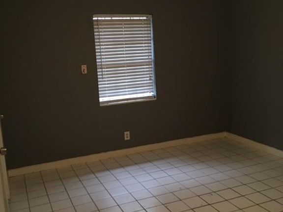 4th image of 2902 La Plaza Dr