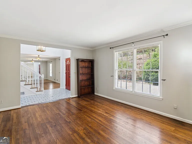 355 Westerhall Ct — Photo 6