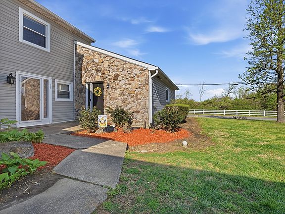 4th image of 629 Rockwood Dr