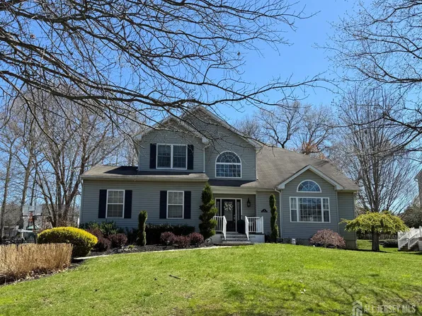 14 Sycamore Ct, Monroe Township, NJ 08831