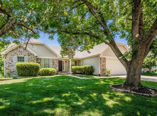 1738 Pheasant Run Dr, Maryland Heights, MO 63043