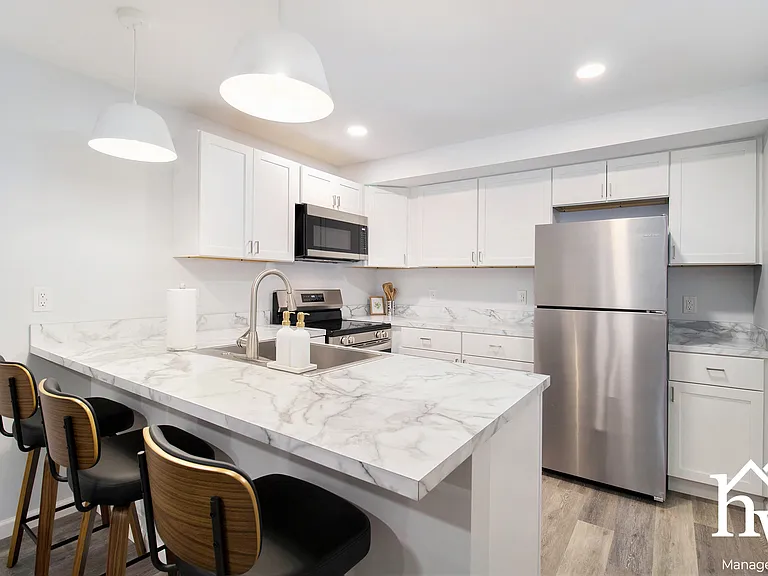 221 S Taylor St — Photo 12