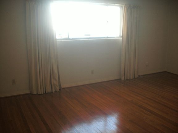 4th image of 2928 Tyler Ave