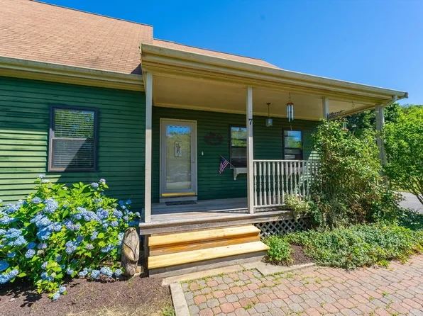 7 Heritage Rd, Acushnet, MA 02743