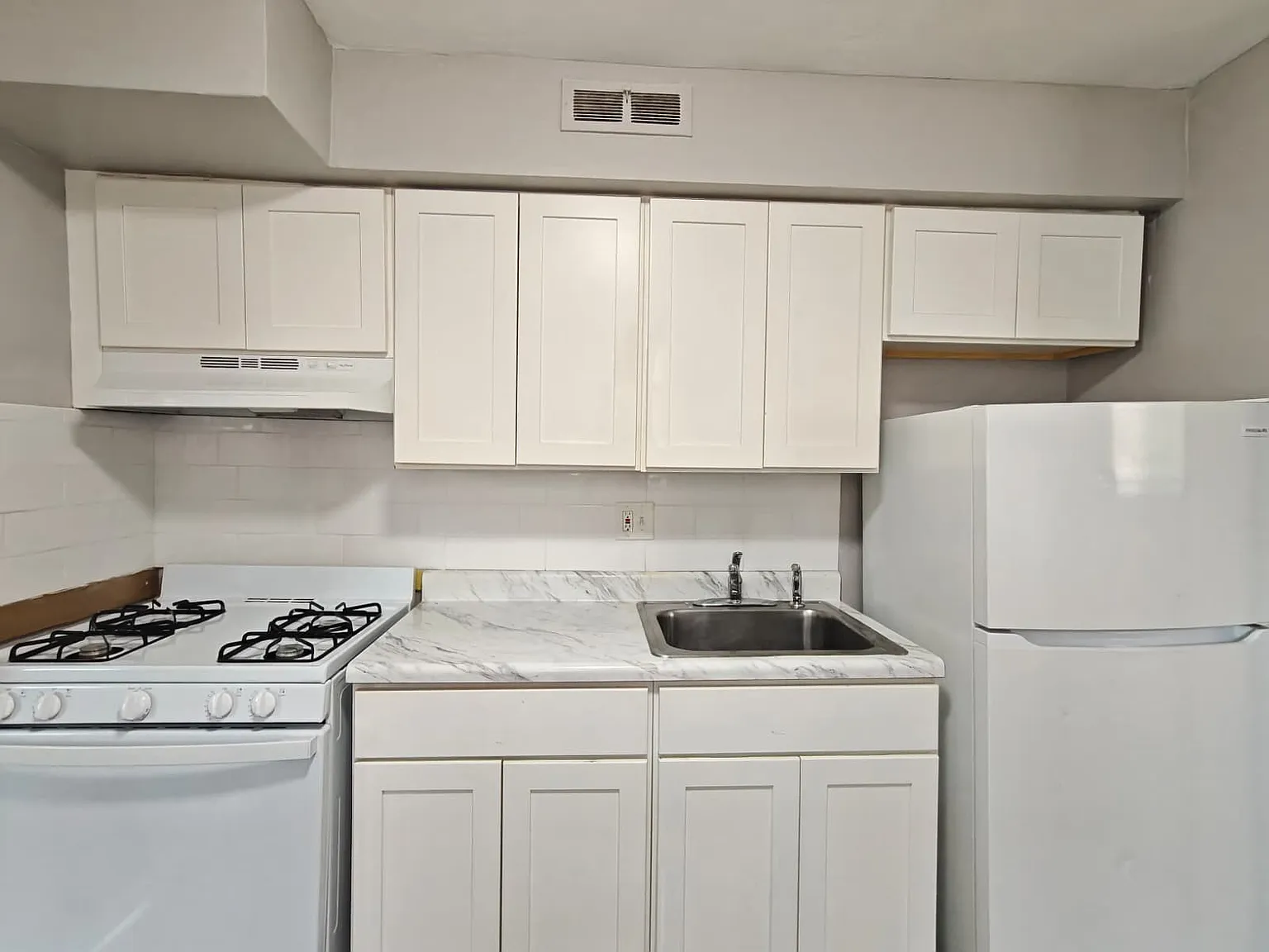 7108 Oxford Ave — Photo 4