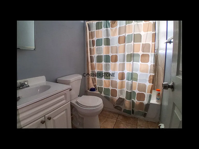 32 Essex St — Photo 9