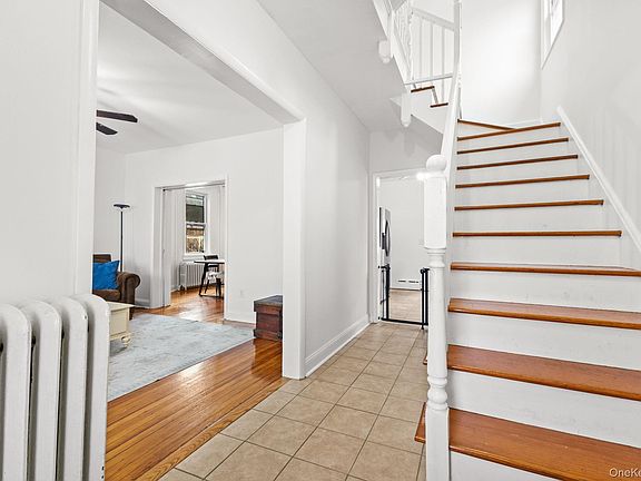 3rd image of 308 Mayflower Avenue