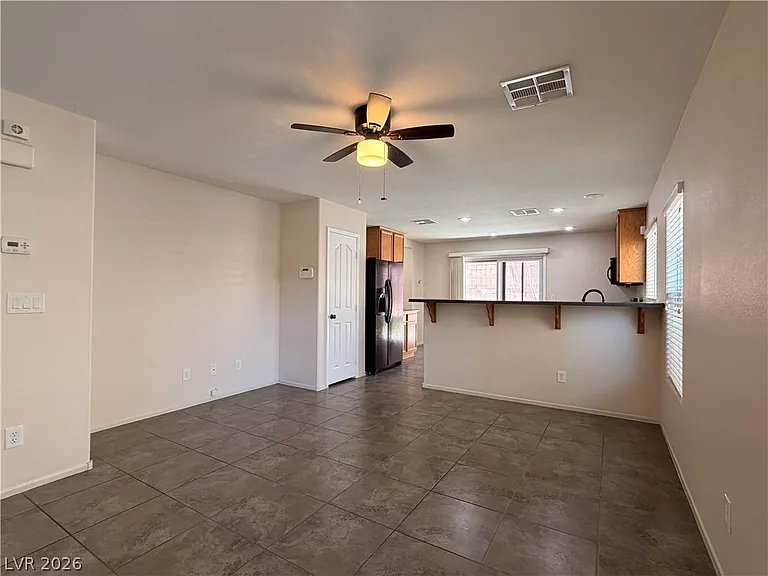469 Royal Bridge Dr — Photo 3