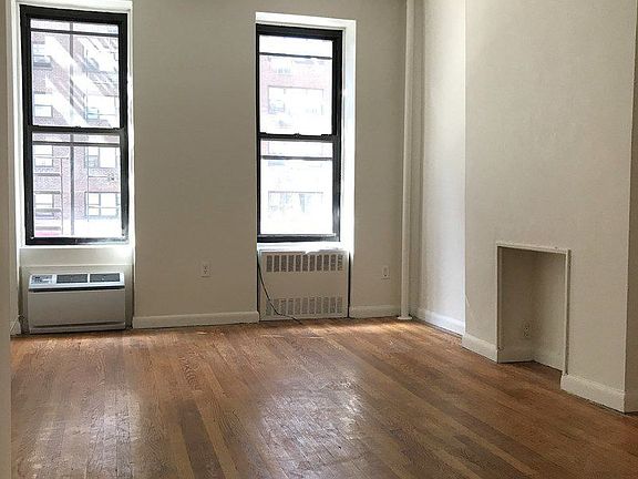 3rd image of 1322 2nd Ave APT 1B