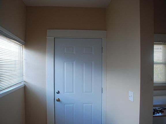 5th image of 2284 1/2 Irving Ave