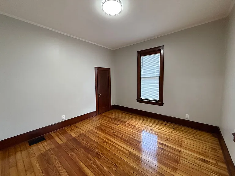 1911 Jackson St — Photo 5