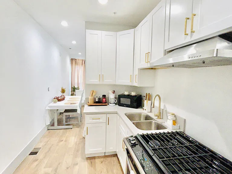 14954 Sherman Way #202 — Photo 8
