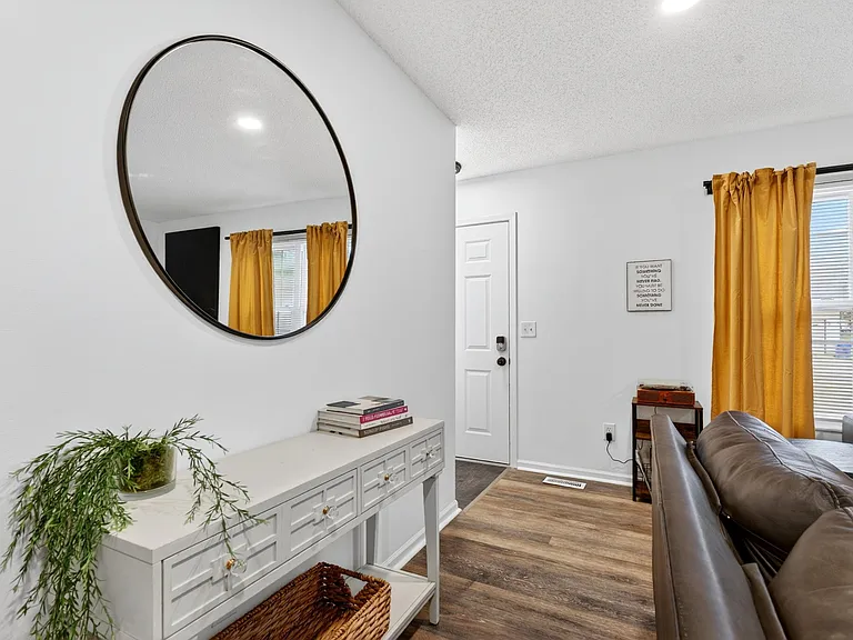 2126 Hungerford Dr — Photo 10