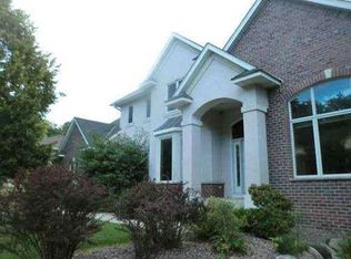 6713 Lakeway Dr, Chanhassen, MN 55317