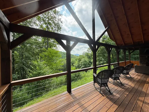371 Black Bear Trl, Topton, NC 28781