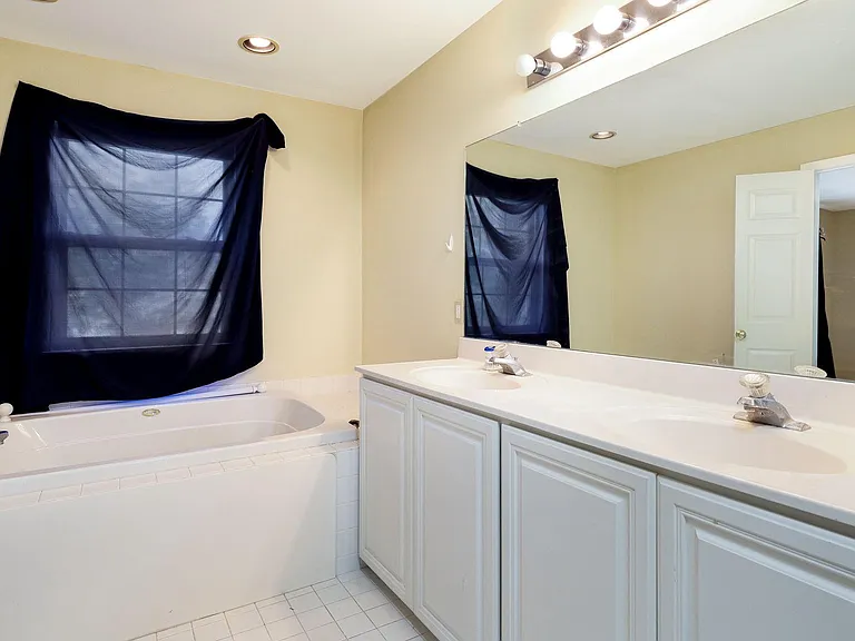 137 Weybridge Dr — Photo 19