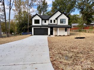7302 Lanterntree Ln, Charlotte, NC 28215