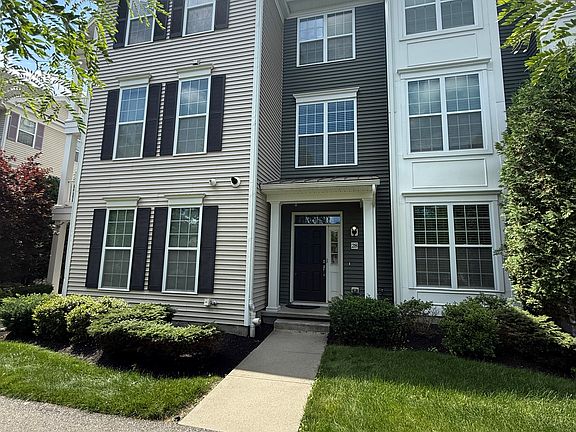 3rd image of 28 Moses Wheelock Ln #28