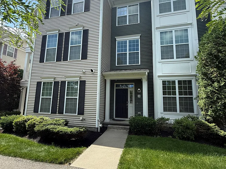 28 Moses Wheelock Ln #28 — Photo 3