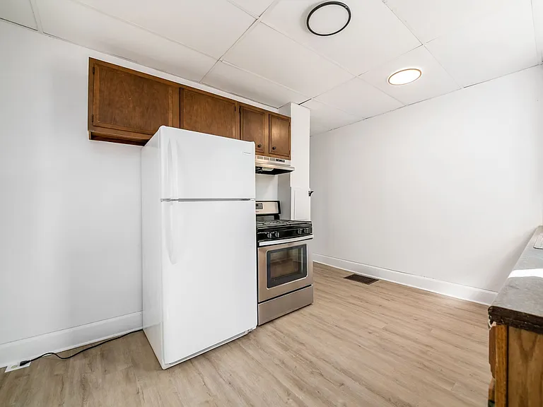 2245 Summit St #2 — Photo 15