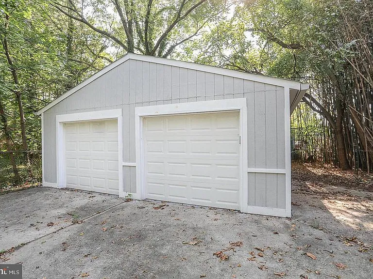 8511 Potomac Ave — Photo 3