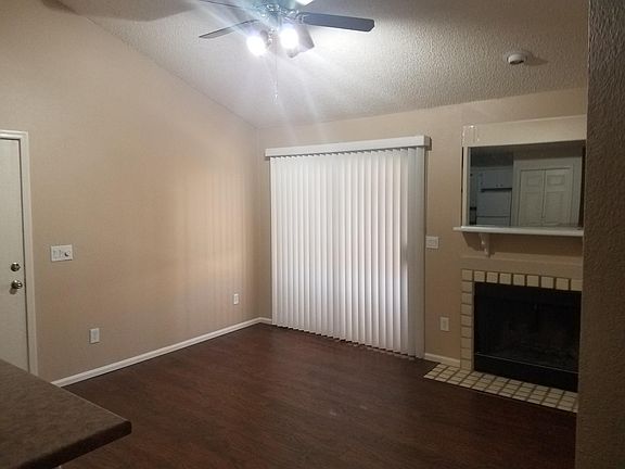 Living Room / Fireplace