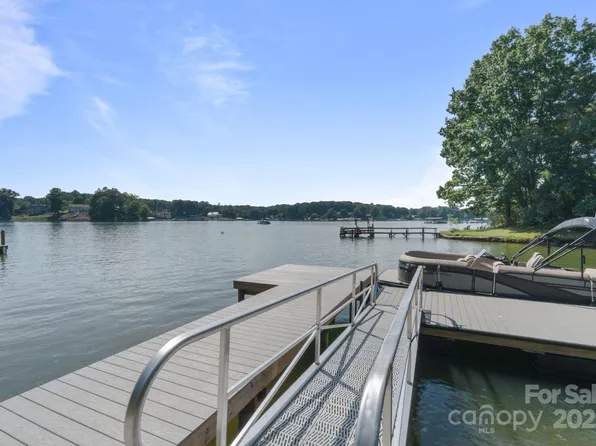 3539 Tee St, Sherrills Ford, NC 28673