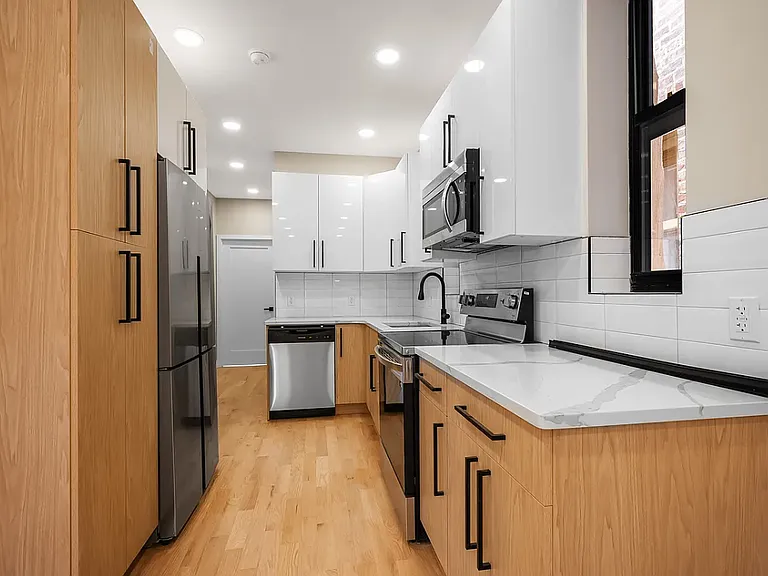 1966 3rd Ave #201 — Photo 2