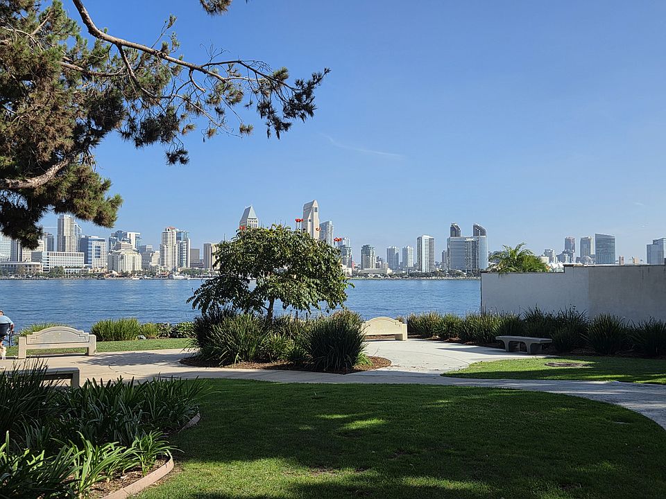 1/2 Block to BayView Park