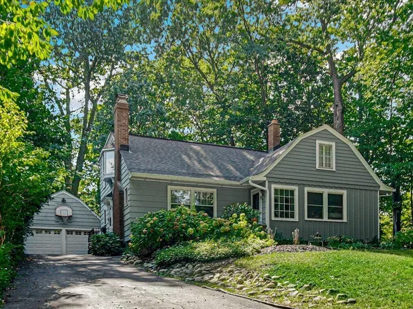 563 Ravine Dr, Valparaiso, IN 46385