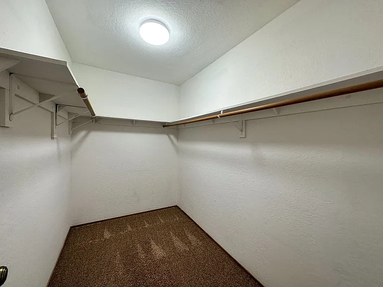 1727 Coralee Dr — Photo 14