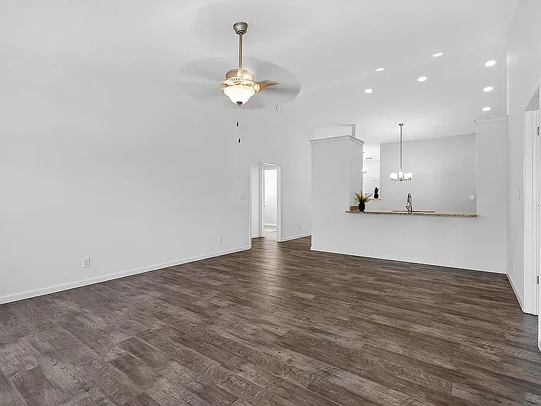 3272 Maitland Dr — Photo 15