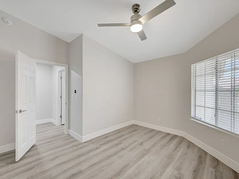 3120 Siena Cir — Photo 40