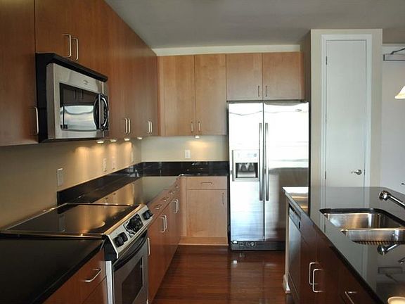 5th image of 711 Cosmopolitan Dr NE