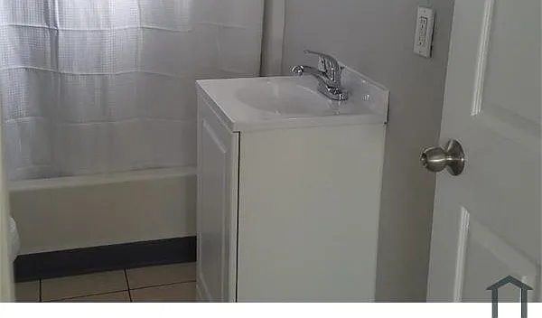 5922 S San Pedro St — Photo 6